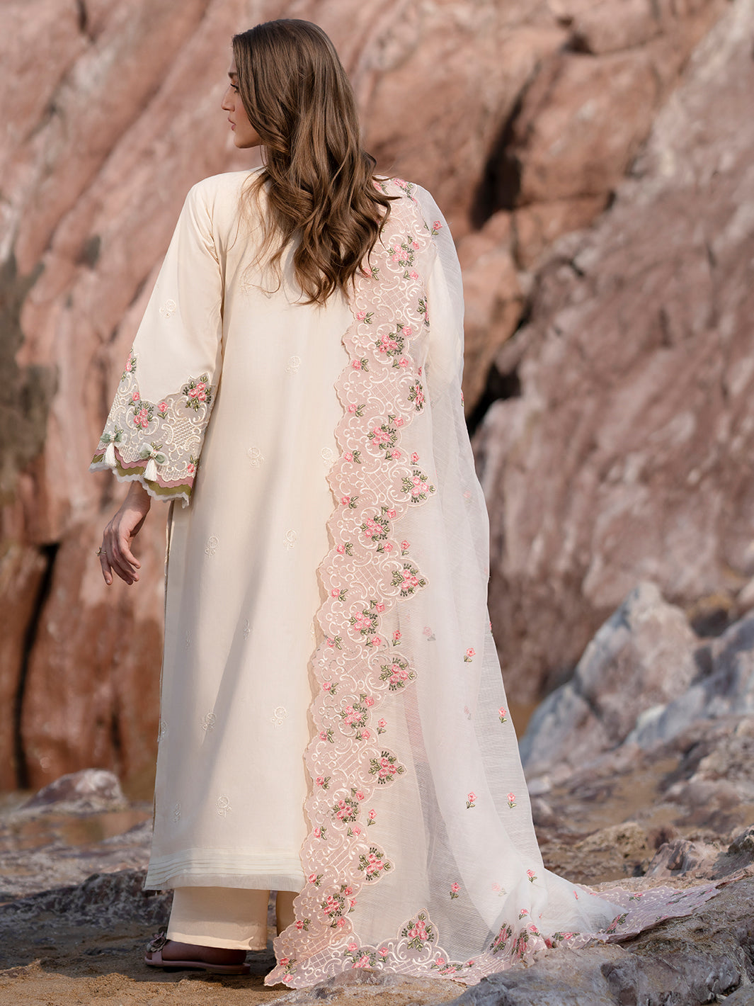 Mahnur | Sirena Luxury Lawn 25 | Wisteria - by - Libasekhas UK - Registered Vendor of : Mahnur - 100% Original Designer Dresss