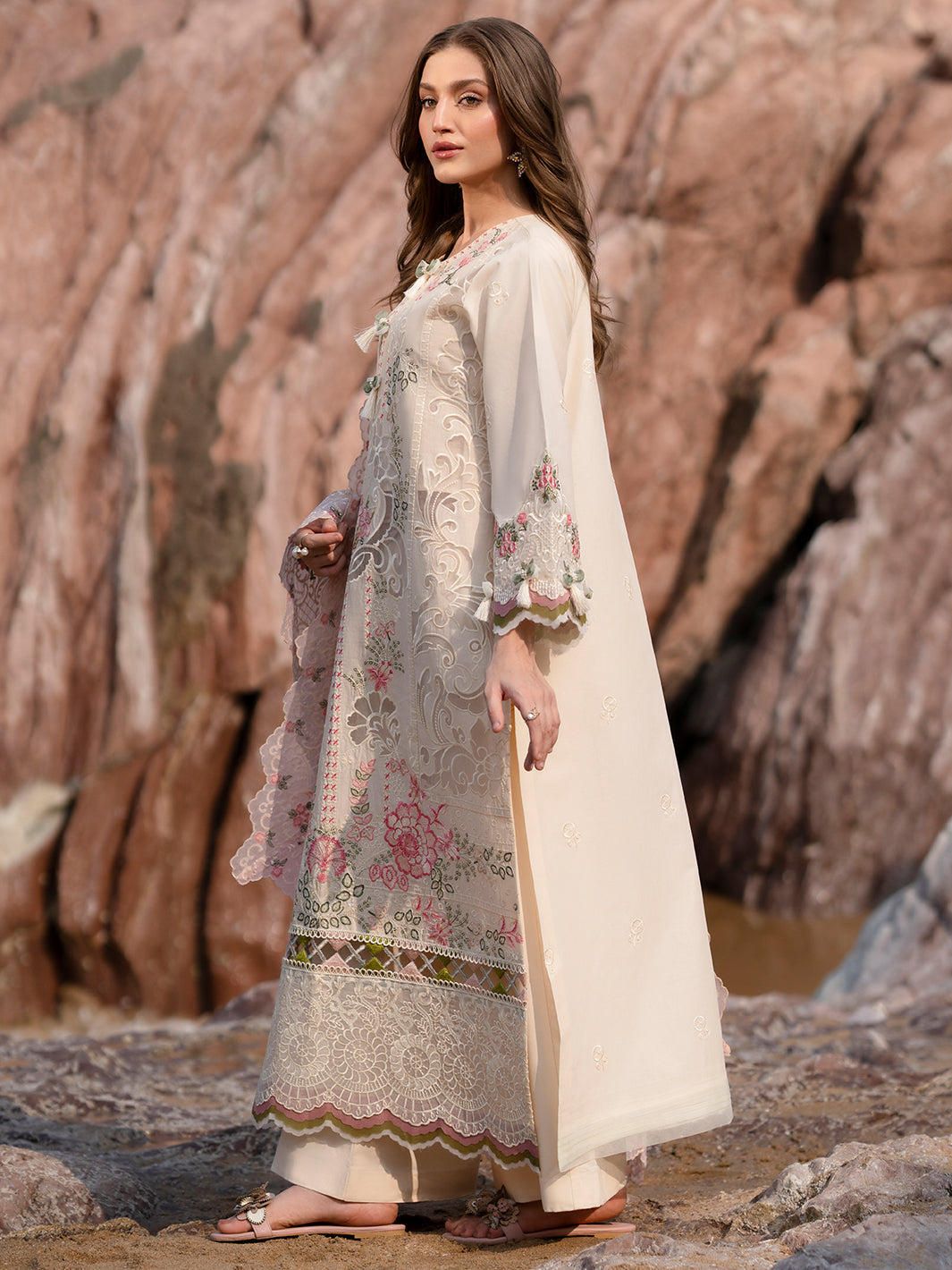 Mahnur | Sirena Luxury Lawn 25 | Wisteria - by - Libasekhas UK - Registered Vendor of : Mahnur - 100% Original Designer Dresss