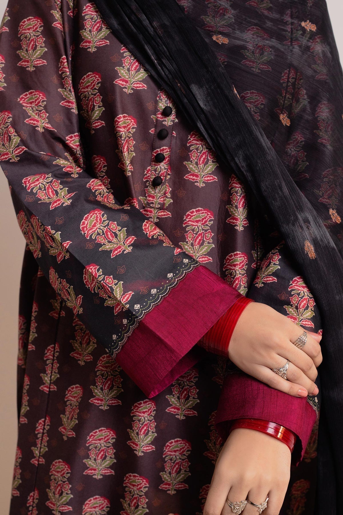 Zara Shahjahan | Coco Prints 24 | SURKH-D9 - by - Libasekhas UK - Registered Vendor of : Zara Shahjahan - 100% Original Designer Dresss
