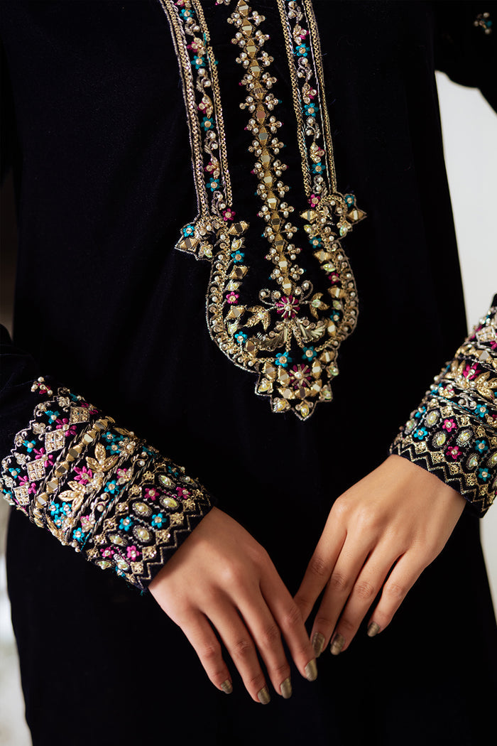 Saira Rizwan | Velvet Pret 25 | ZEHRA-SRVP25-01 - by Libasekhas UK - Registered Vendor of : Saira Rizwan - 100% Original Designer Dress