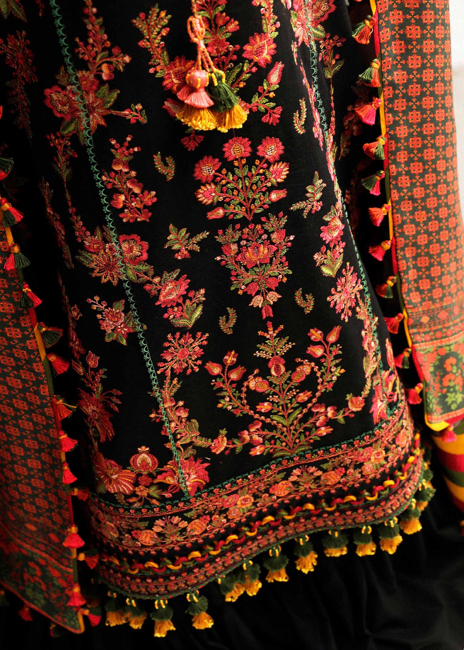 Hussain Rehar | Winter Shawl Khaddar 23 | Raat - by - Libasekhas UK - Registered Vendor of : Hussain Rehar - 100% Original Designer Dresss