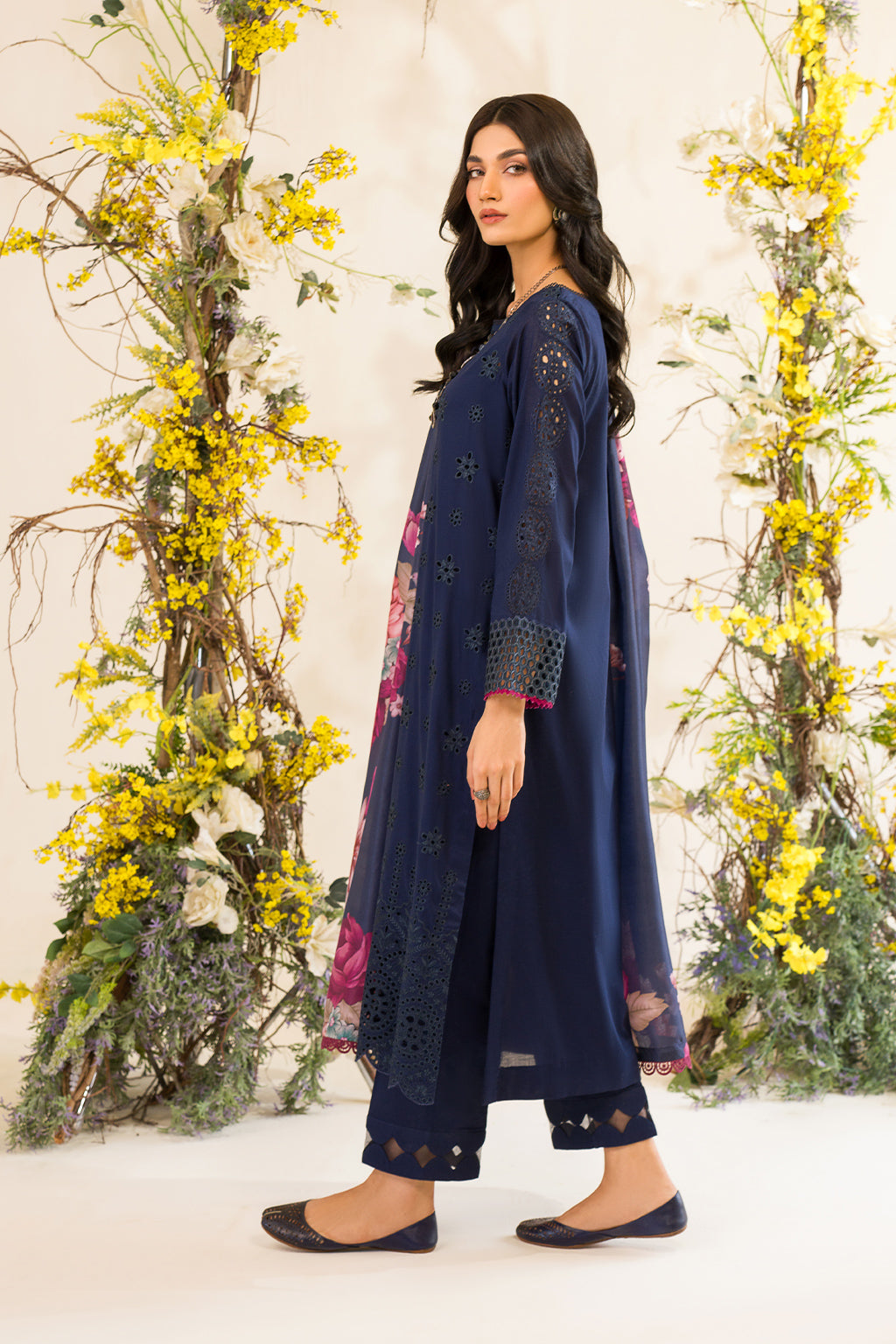 Iznik | Lawnkari 24 | UE-163 BLOOMEASE - by - Libasekhas UK - Registered Vendor of : Iznik - 100% Original Designer Dresss