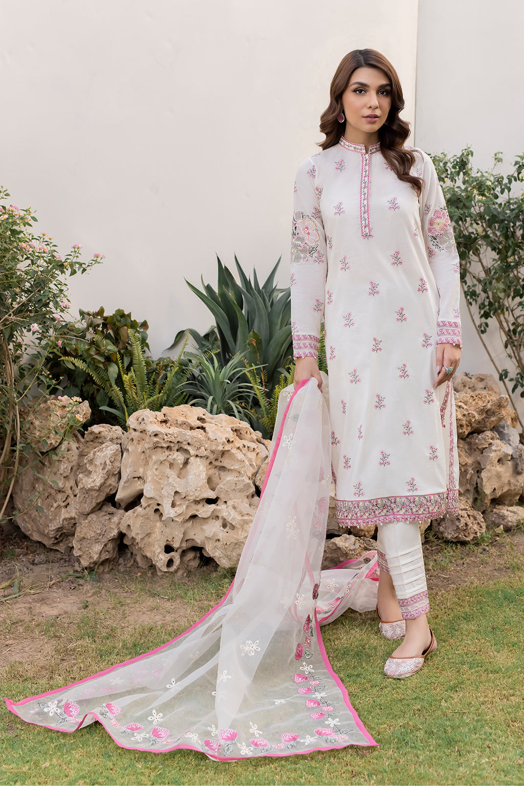 Iznik | Lawnkari 24 | UE-157 CANDYTUFT - by - Libasekhas UK - Registered Vendor of : Iznik - 100% Original Designer Dresss