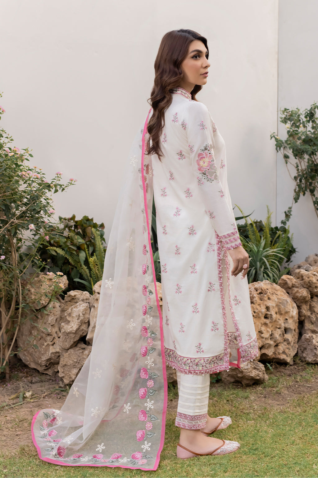 Iznik | Lawnkari 24 | UE-157 CANDYTUFT - by - Libasekhas UK - Registered Vendor of : Iznik - 100% Original Designer Dresss
