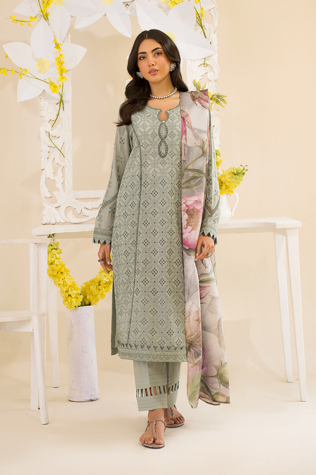 Iznik | Lawnkari 24 | UE-189 SLEEKCHIC - by - Libasekhas UK - Registered Vendor of : Iznik - 100% Original Designer Dresss