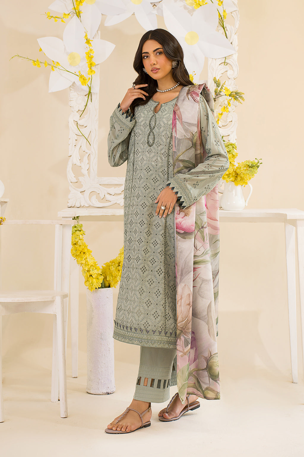 Iznik | Lawnkari 24 | UE-189 SLEEKCHIC - by - Libasekhas UK - Registered Vendor of : Iznik - 100% Original Designer Dresss