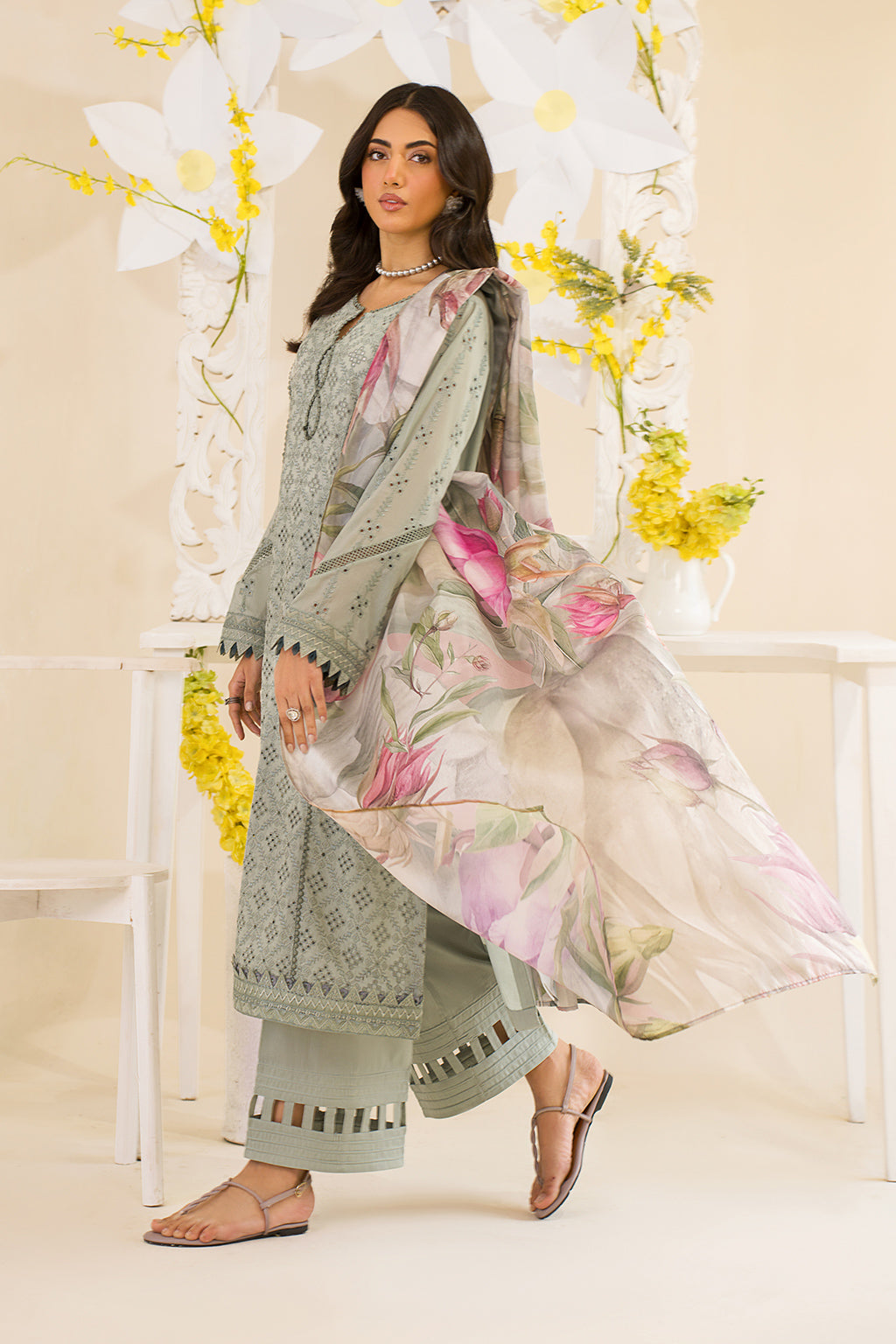 Iznik | Lawnkari 24 | UE-189 SLEEKCHIC - by - Libasekhas UK - Registered Vendor of : Iznik - 100% Original Designer Dresss