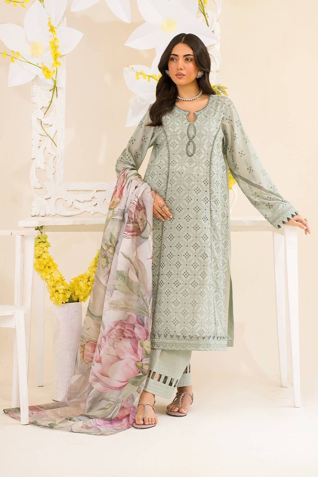 Iznik | Lawnkari 24 | UE-189 SLEEKCHIC - by - Libasekhas UK - Registered Vendor of : Iznik - 100% Original Designer Dresss