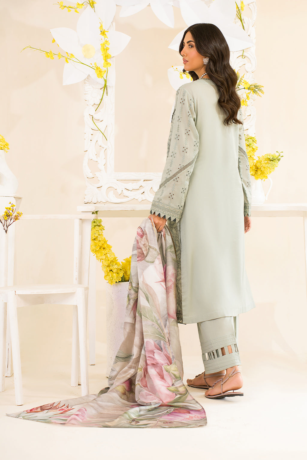 Iznik | Lawnkari 24 | UE-189 SLEEKCHIC - by - Libasekhas UK - Registered Vendor of : Iznik - 100% Original Designer Dresss