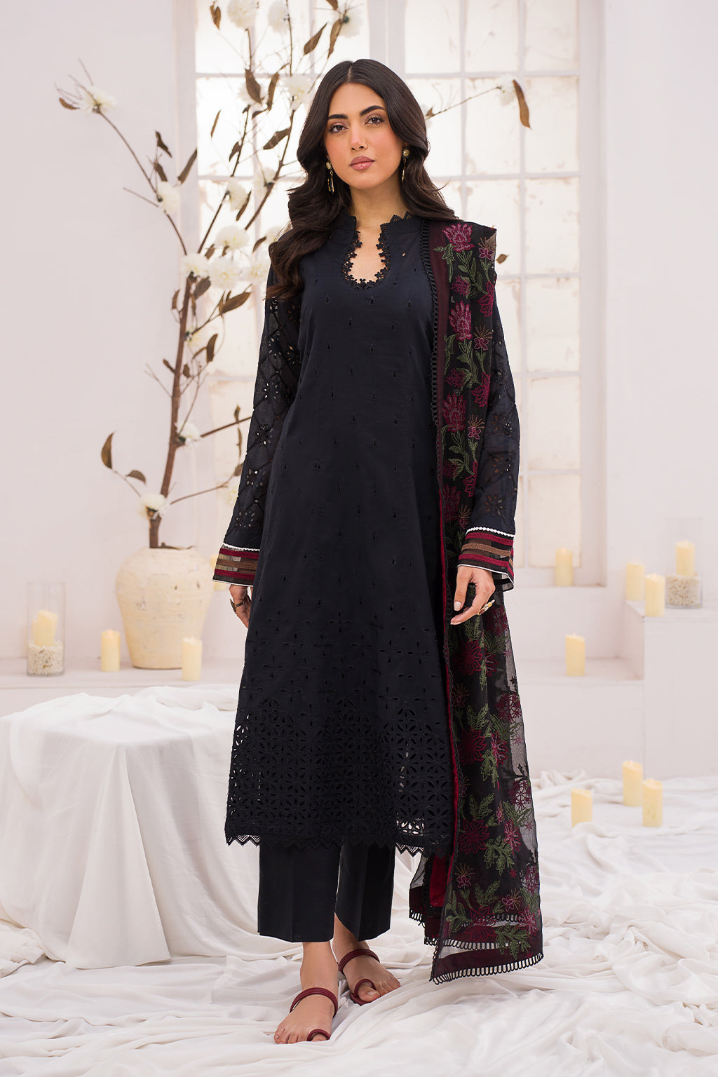 Iznik | Lawnkari 24 | UE-200 GARRULOUS - by - Libasekhas UK - Registered Vendor of : Iznik - 100% Original Designer Dresss