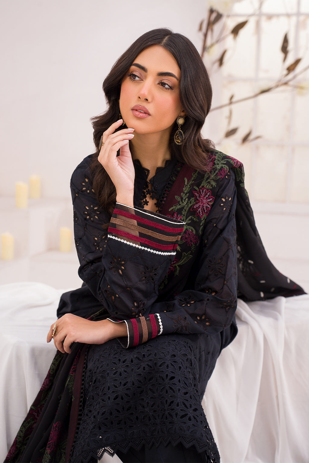 Iznik | Lawnkari 24 | UE-200 GARRULOUS - by - Libasekhas UK - Registered Vendor of : Iznik - 100% Original Designer Dresss