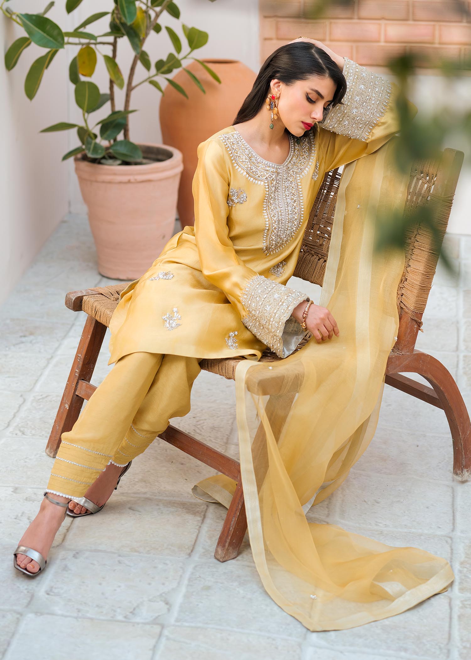 Mahum Asad | Raising The Bar | Bombshell - by - Libasekhas UK - Registered Vendor of : Mahum Asad - 100% Original Designer Dresss