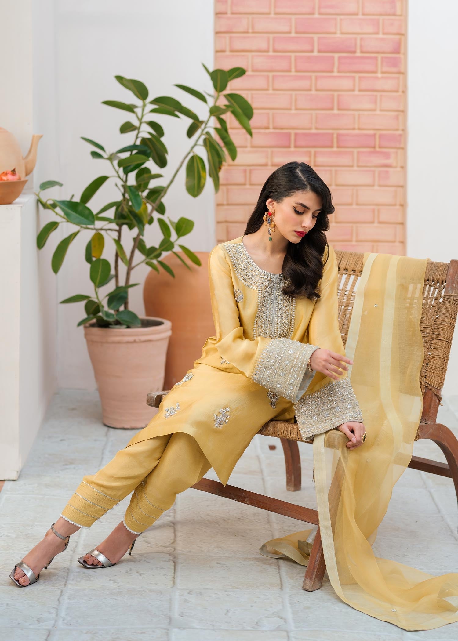 Mahum Asad | Raising The Bar | Bombshell - by - Libasekhas UK - Registered Vendor of : Mahum Asad - 100% Original Designer Dresss