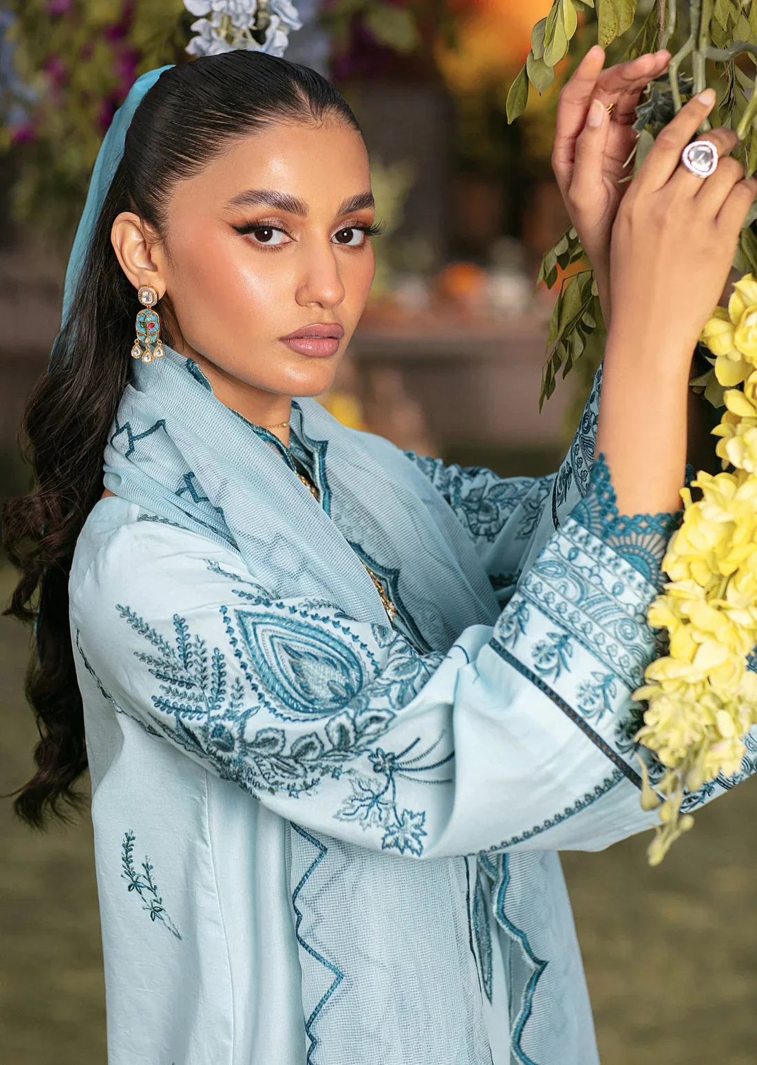 Mohagni | Muntazir Luxury Lawn 24 | CM-10 - Libasekhas