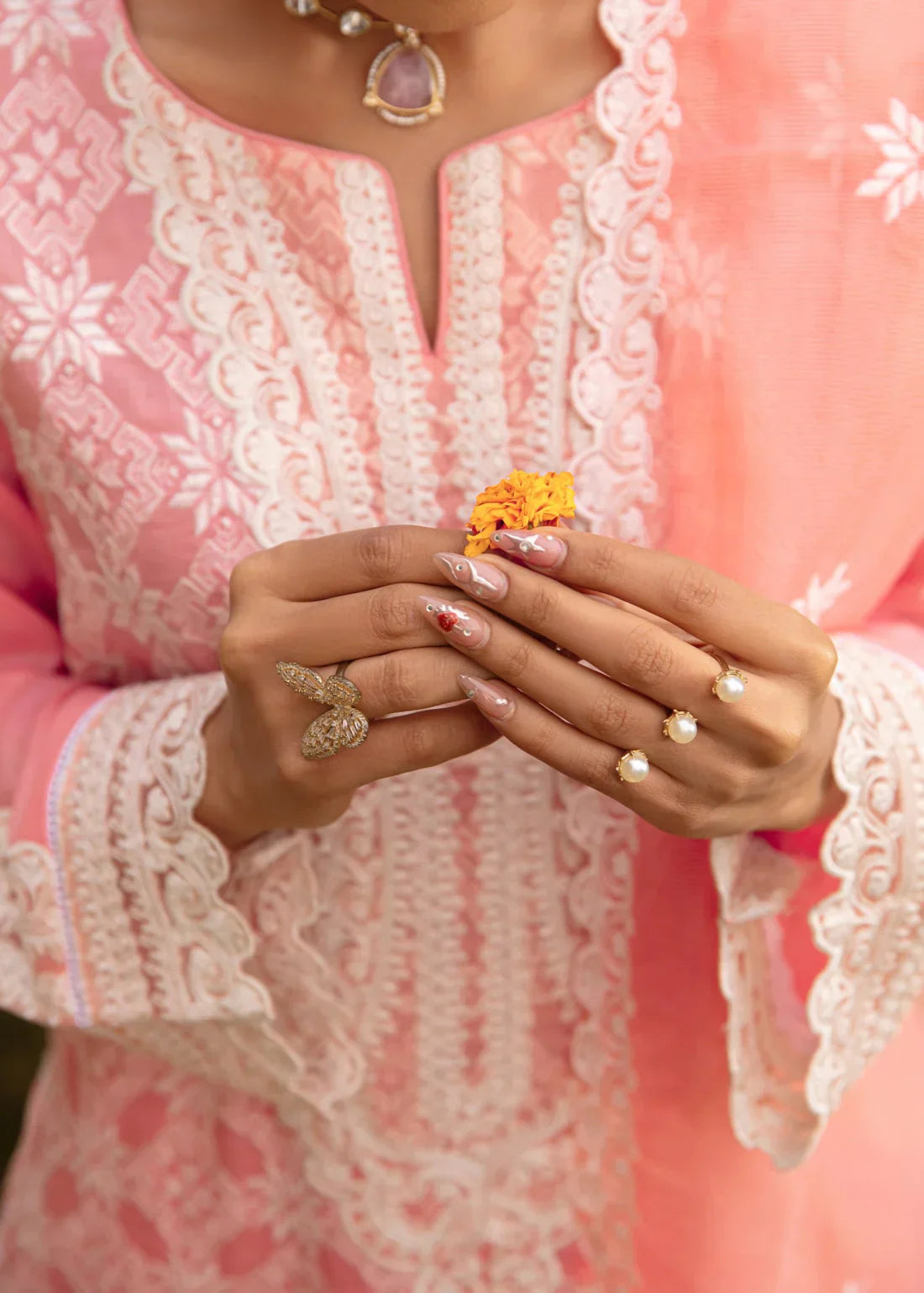 Mohagni | Muntazir Luxury Lawn 24 | MGZ-12 - Libasekhas