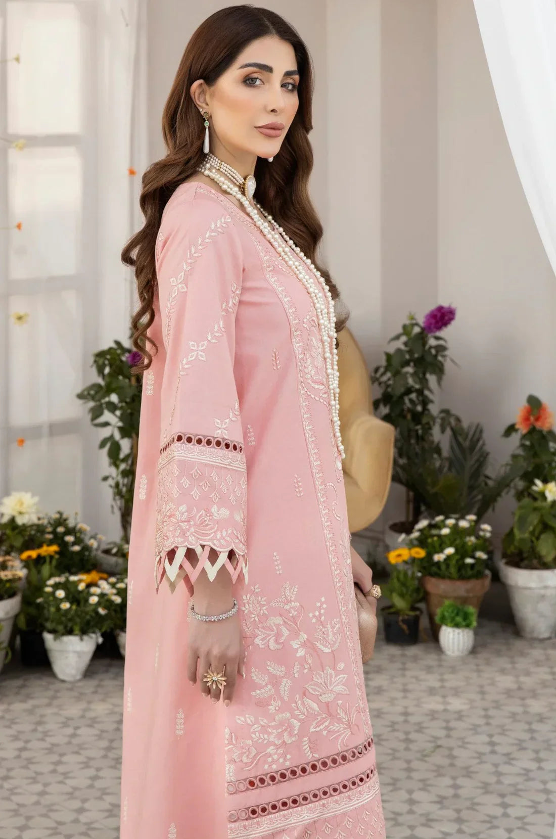 Mohagni | Muntazir Luxury Lawn 24 | AM-07 - Libasekhas