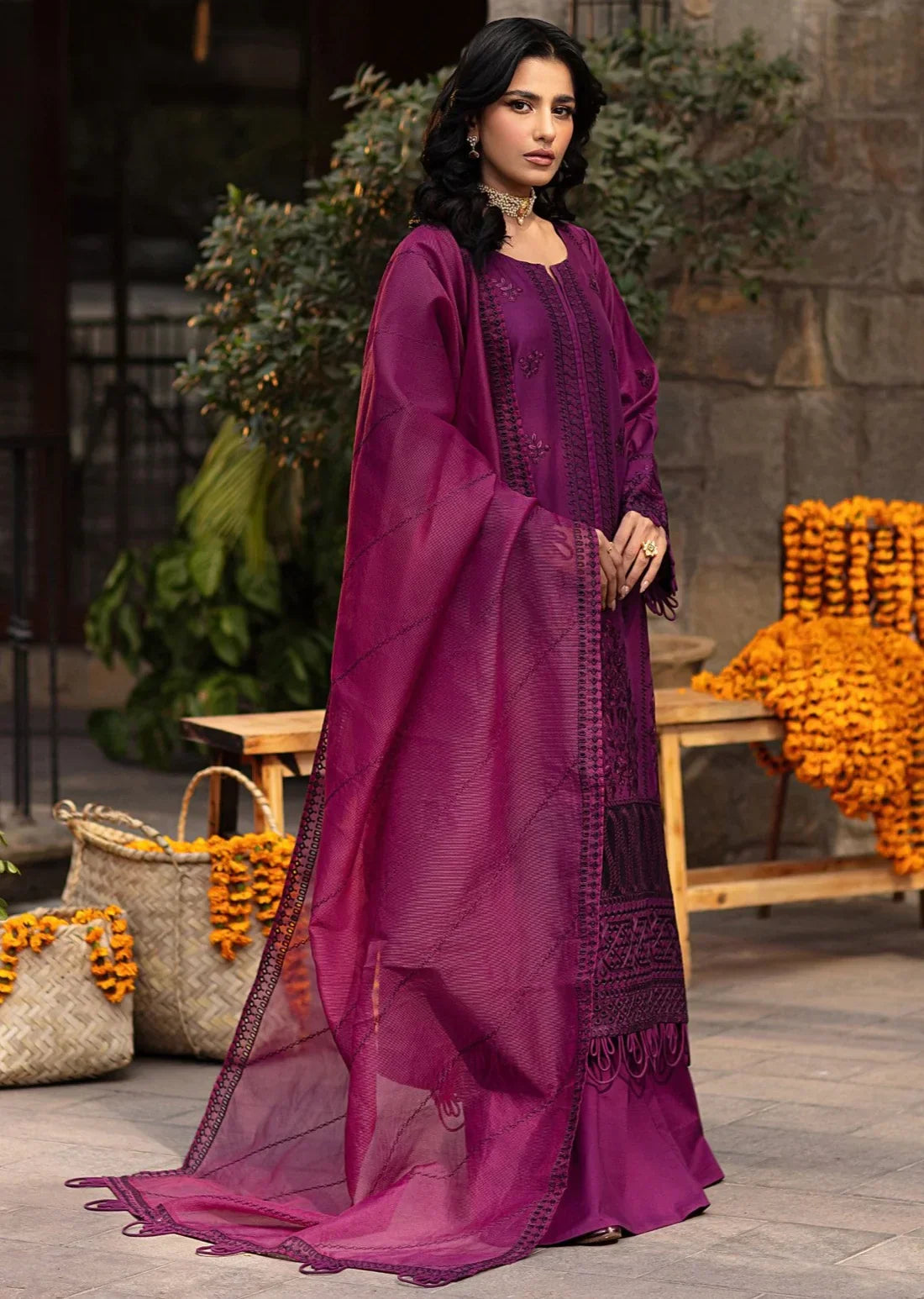 Mohagni | Muntazir Luxury Lawn 24 | CM-02 - Libasekhas