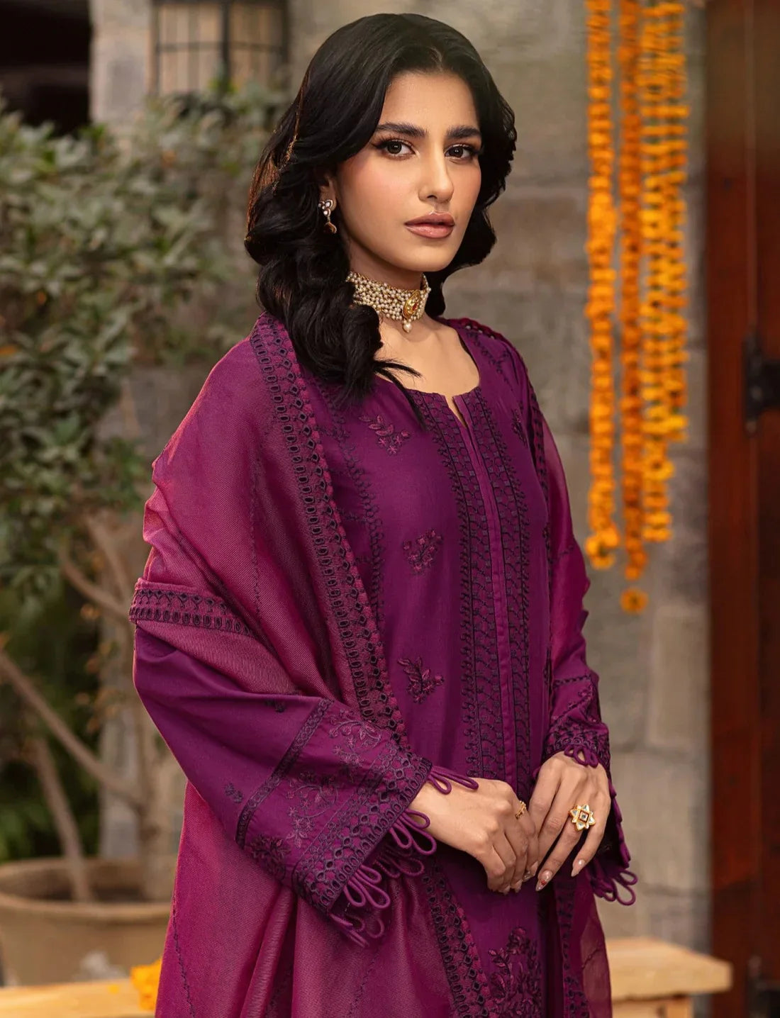 Mohagni | Muntazir Luxury Lawn 24 | CM-02 - Libasekhas