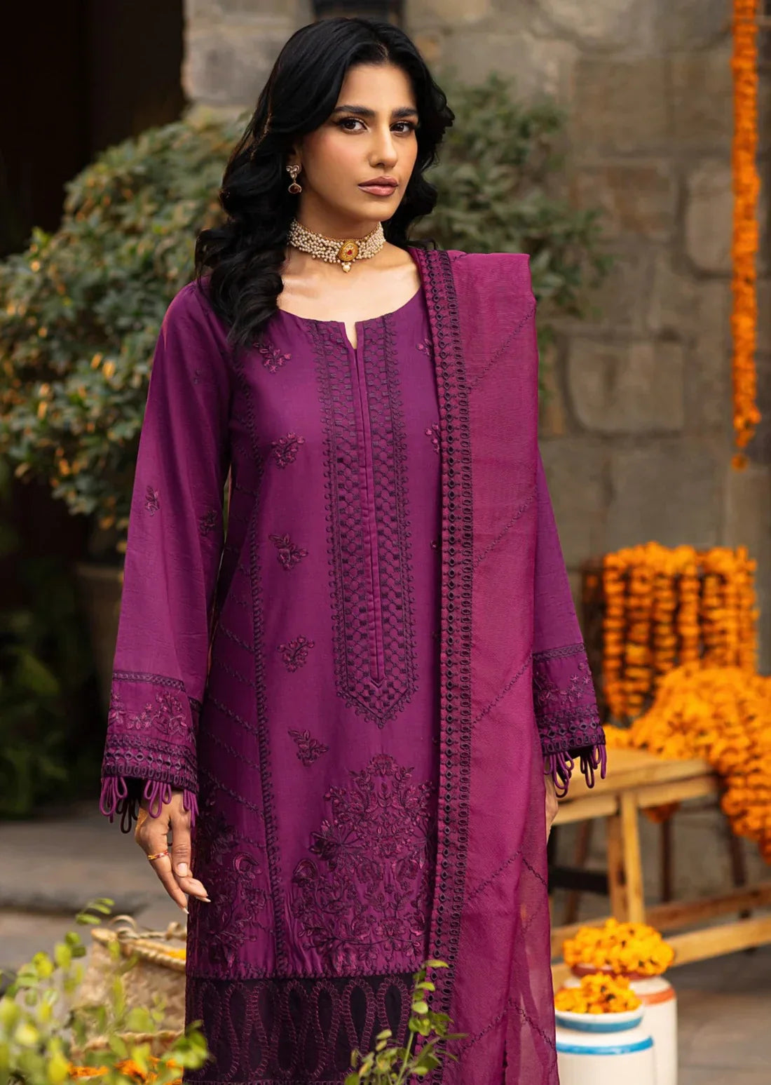 Mohagni | Muntazir Luxury Lawn 24 | CM-02 - Libasekhas