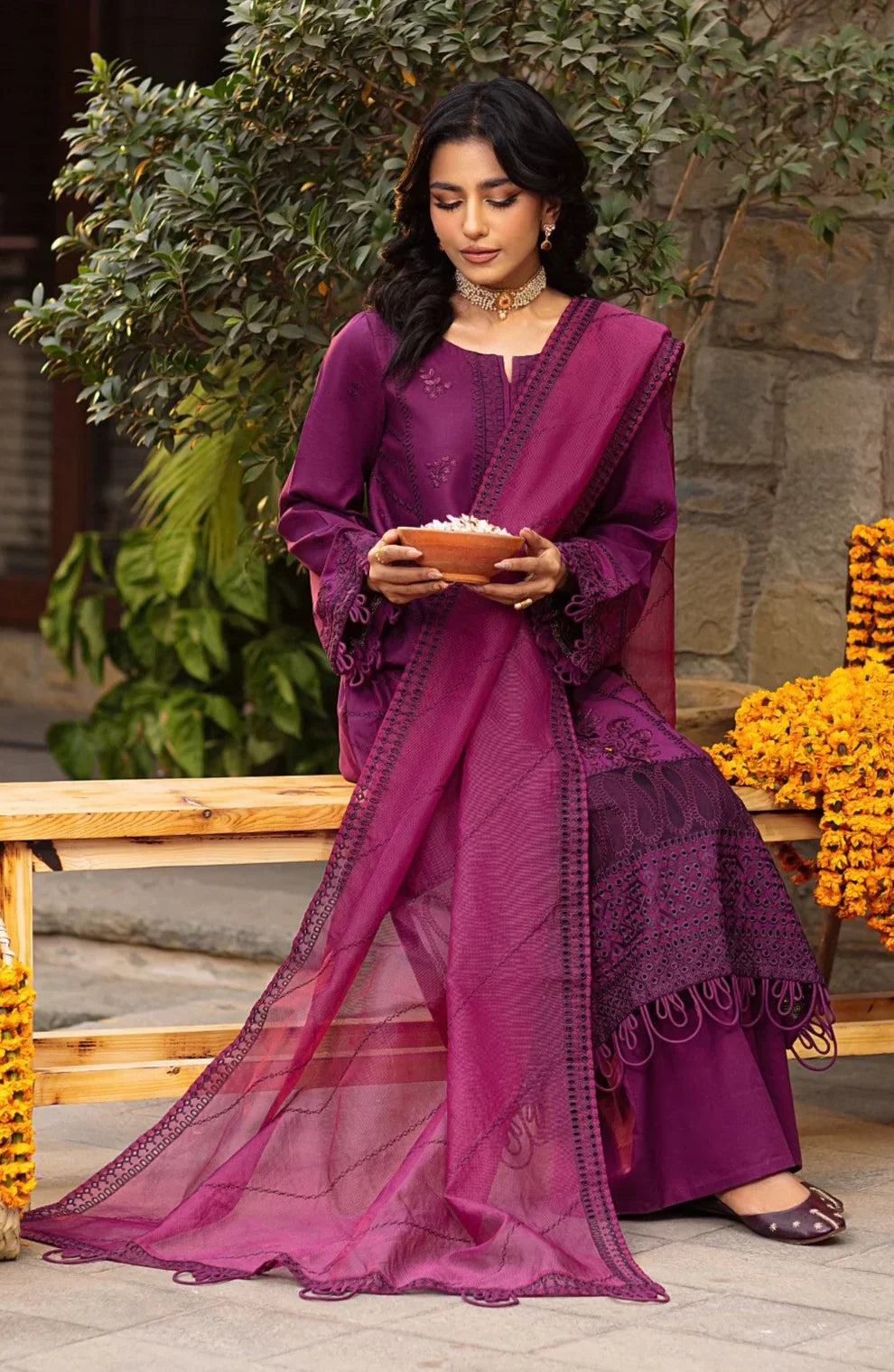 Mohagni | Muntazir Luxury Lawn 24 | CM-02 - Libasekhas