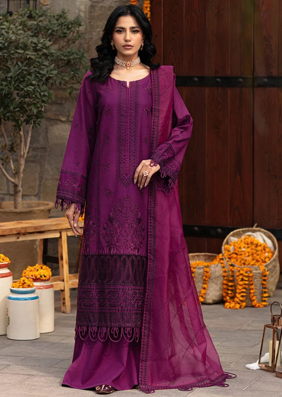 Mohagni | Muntazir Luxury Lawn 24 | CM-02 - Libasekhas