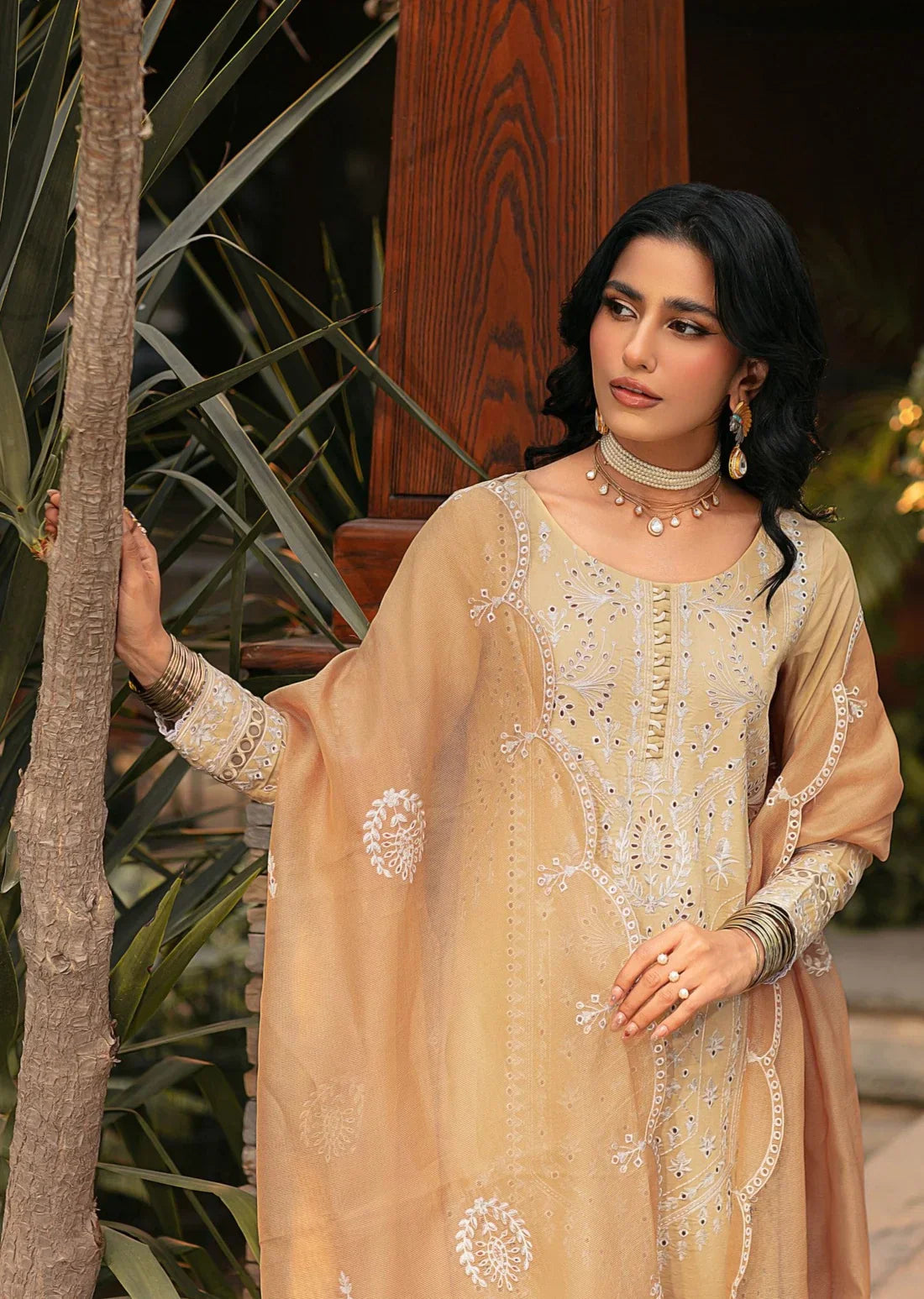 Mohagni | Muntazir Luxury Lawn 24 | CM-05 - Libasekhas