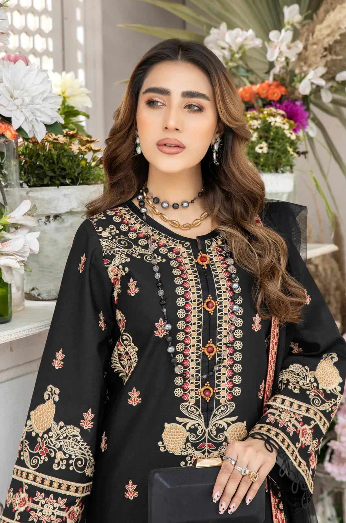 Mohagni | Muntazir Luxury Lawn 24 | AM-05 - Libasekhas