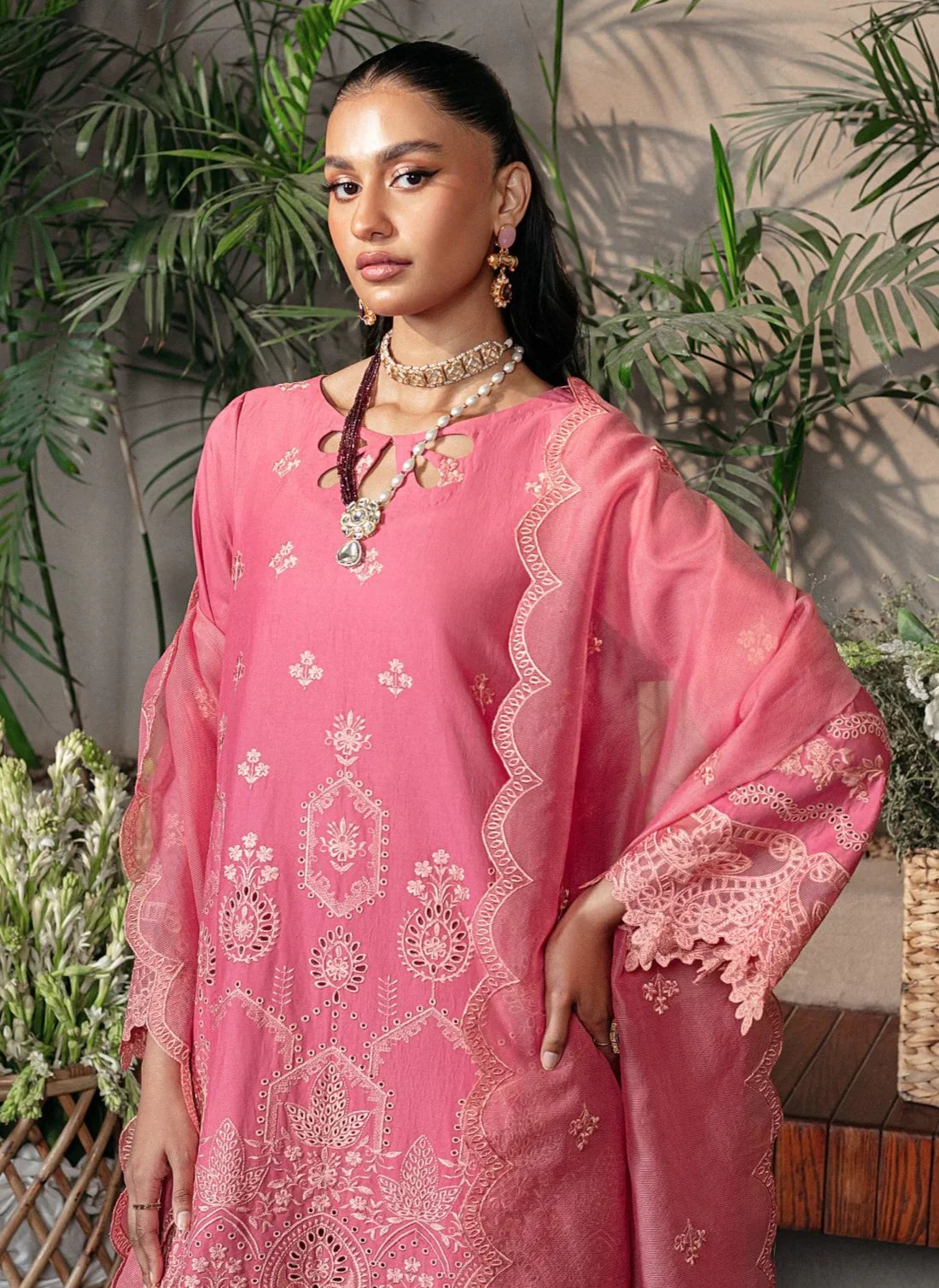 Mohagni | Muntazir Luxury Lawn 24 | CM-08 - Libasekhas