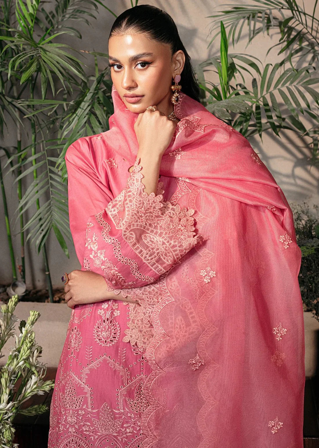 Mohagni | Muntazir Luxury Lawn 24 | CM-08 - Libasekhas