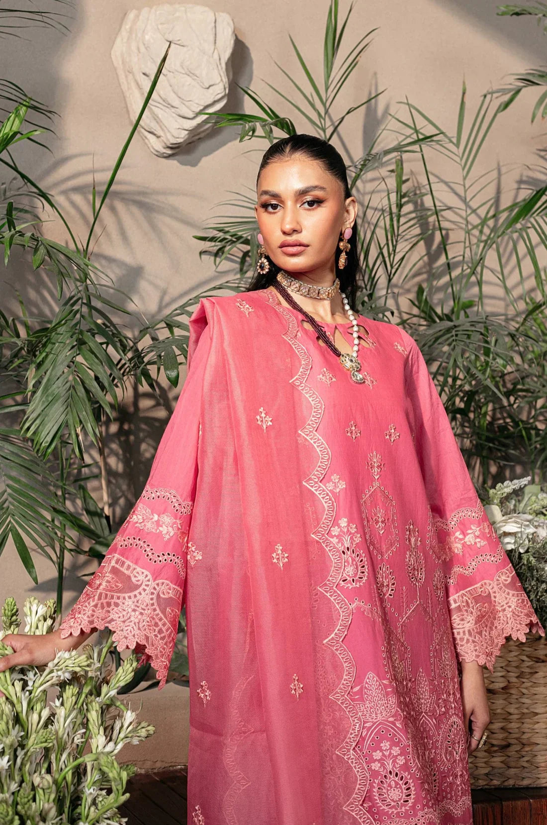 Mohagni | Muntazir Luxury Lawn 24 | CM-08 - Libasekhas