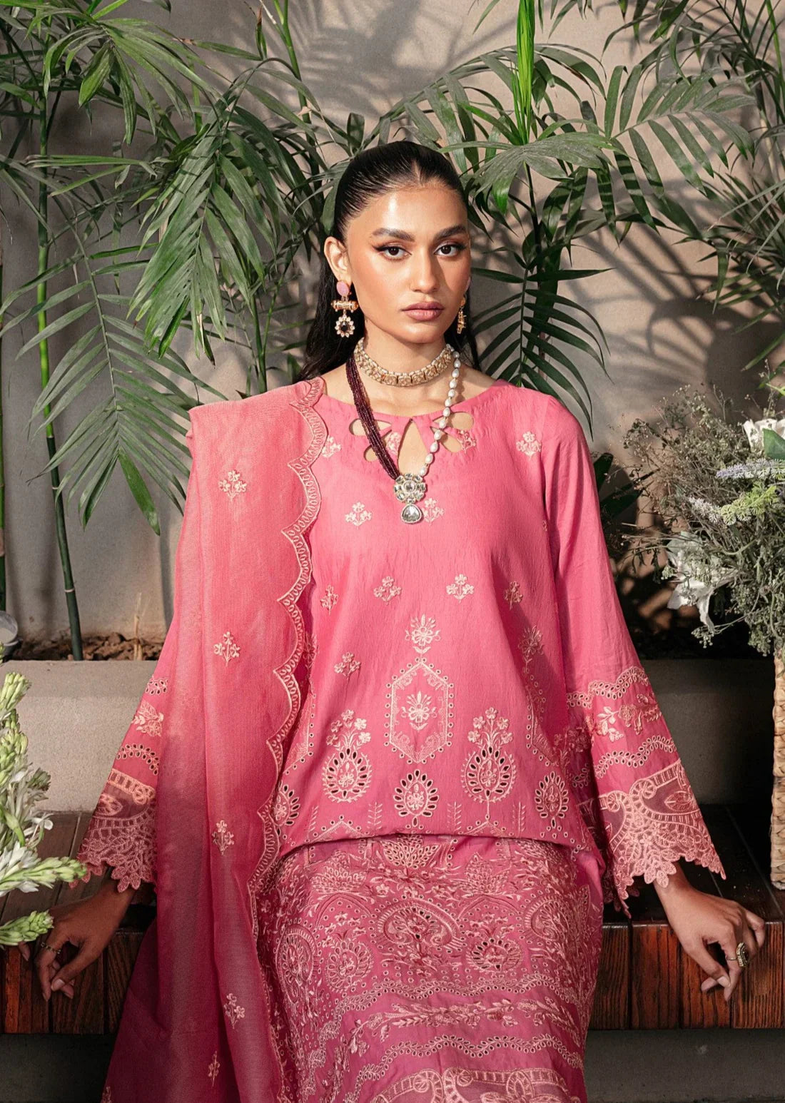 Mohagni | Muntazir Luxury Lawn 24 | CM-08 - Libasekhas
