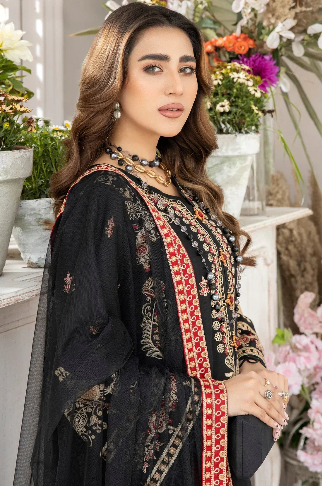 Mohagni | Muntazir Luxury Lawn 24 | AM-05 - Libasekhas