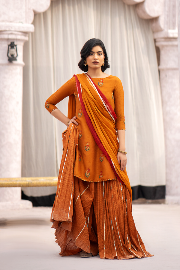 Erum Khan | Sakhiyan Formals | GULDAUDI - by - Libasekhas UK - Registered Vendor of : Erum Khan - 100% Original Designer Dresss