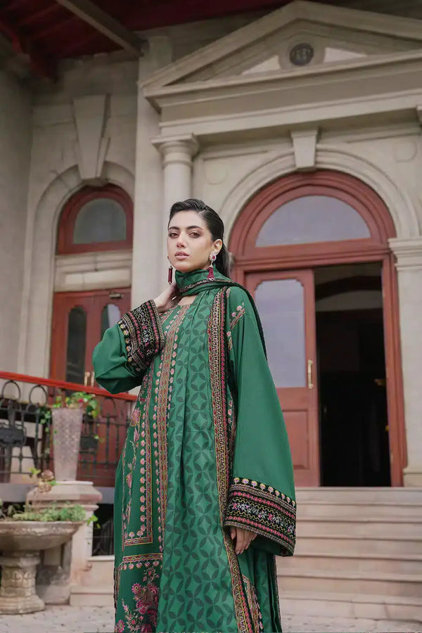 Saira Rizwan | Winter 23 | ISMAT SR-01 - by - Libasekhas UK - Registered Vendor of : Saira Rizwan - 100% Original Designer Dresss