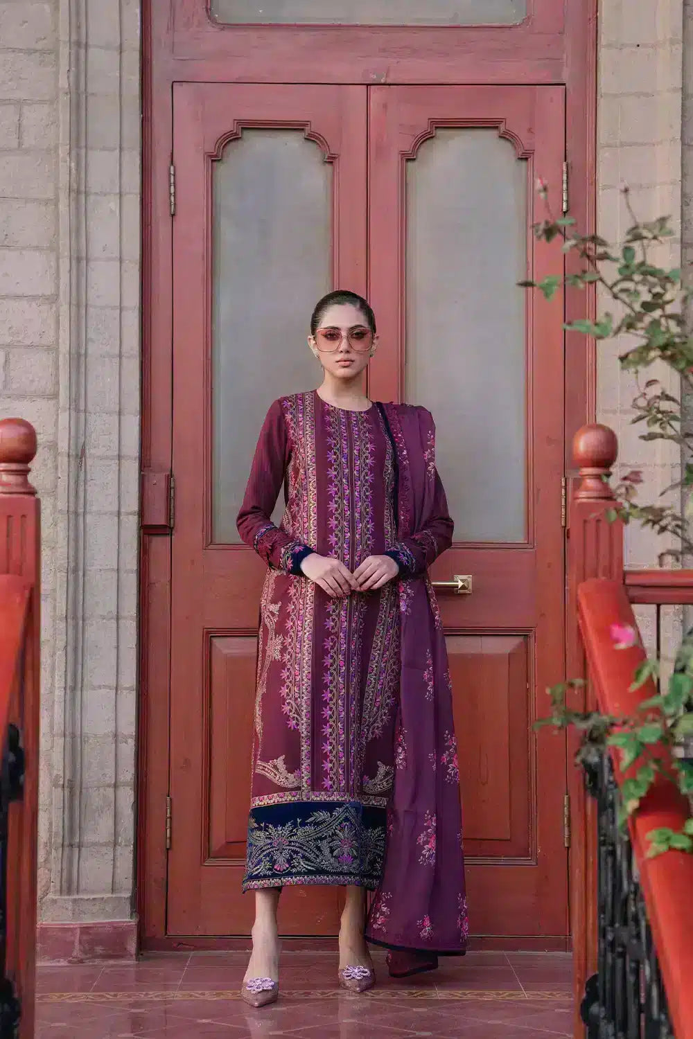 Saira Rizwan | Winter 23 | ZAYNEM SR-02 - by - Libasekhas UK - Registered Vendor of : Saira Rizwan - 100% Original Designer Dresss