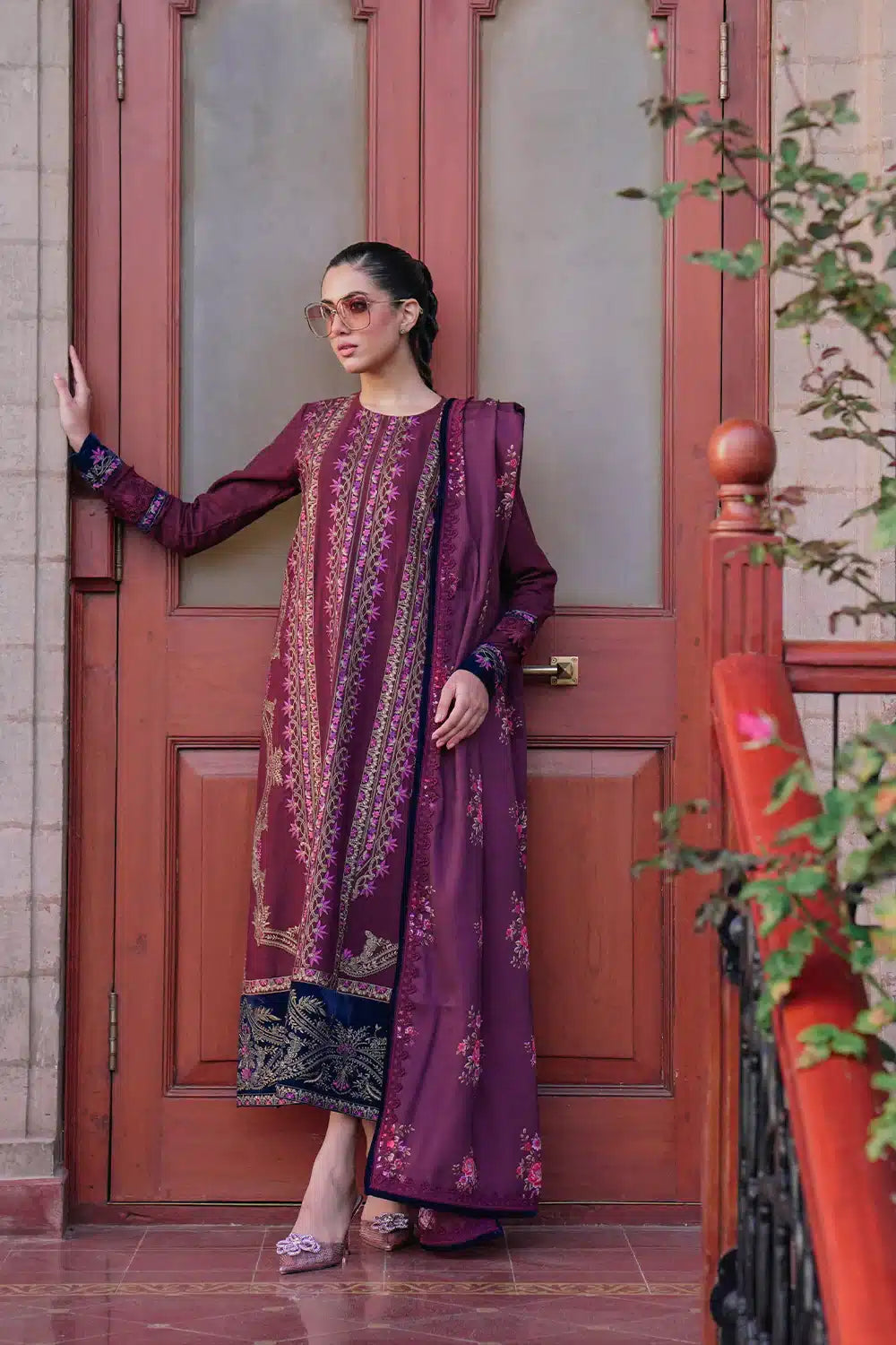 Saira Rizwan | Winter 23 | ZAYNEM SR-02 - by - Libasekhas UK - Registered Vendor of : Saira Rizwan - 100% Original Designer Dresss
